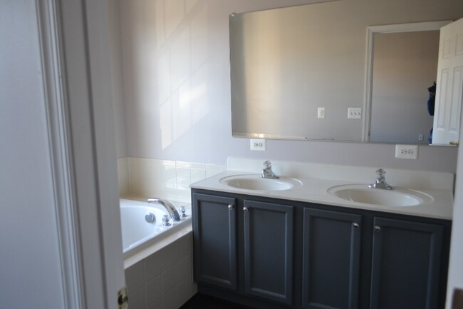 Foto del edificio - 103 Hillside Ct