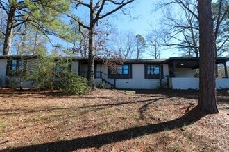Building Photo - 1100 Martin St N