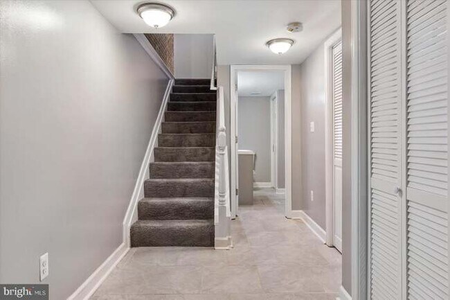 Foto del edificio - 1230 W Lombard St