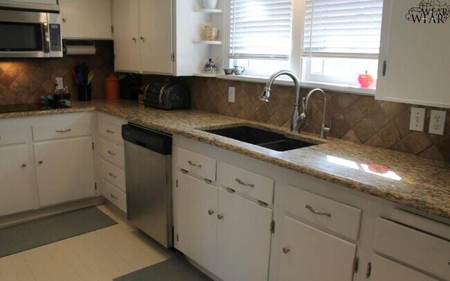 Foto del edificio - 2406 Dartmouth St