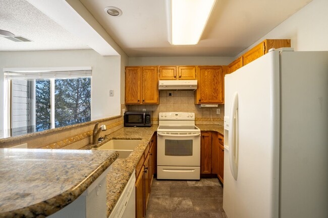 Building Photo - Beautiful Condo on Iguana – Now Available for Rent