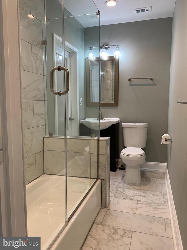 Building Photo - 4013 7th St NE