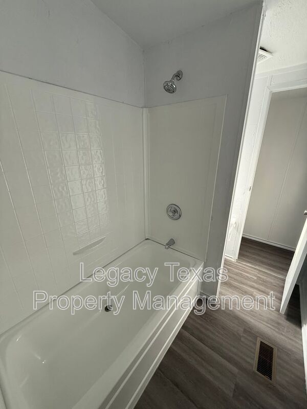 Foto del edificio - 5617 County Rd 915