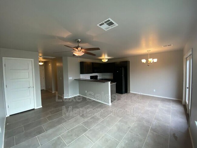 Foto del edificio - 6931 Mayberry Ln