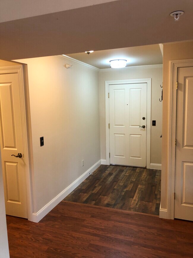Entry - 81 S Williams St