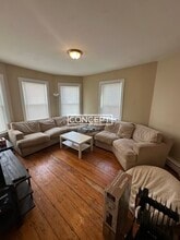 Building Photo - 44 Hillside St