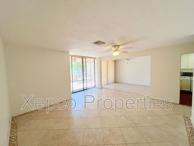 Building Photo - 2571 N Whitewater Club Dr