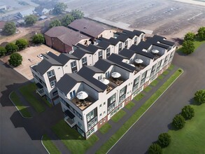 Building Photo - 815 E 5th St