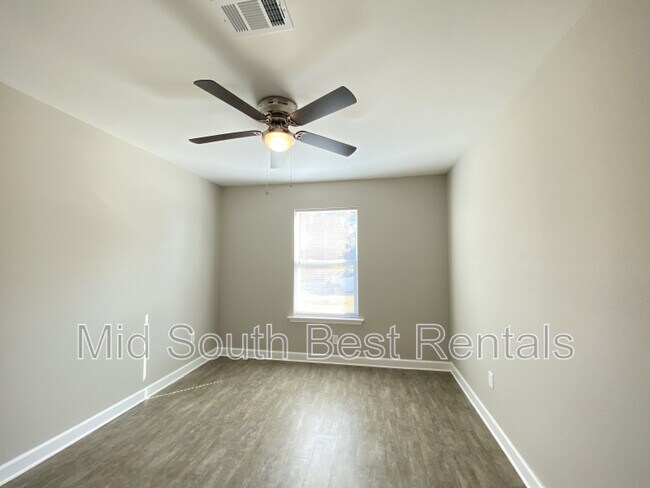 Foto del edificio - 203 Redbud Ct