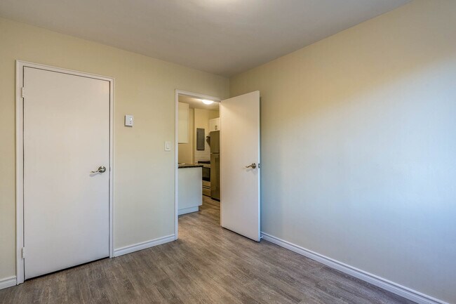 Photo du bâtiment - Embassy Tower Apartments