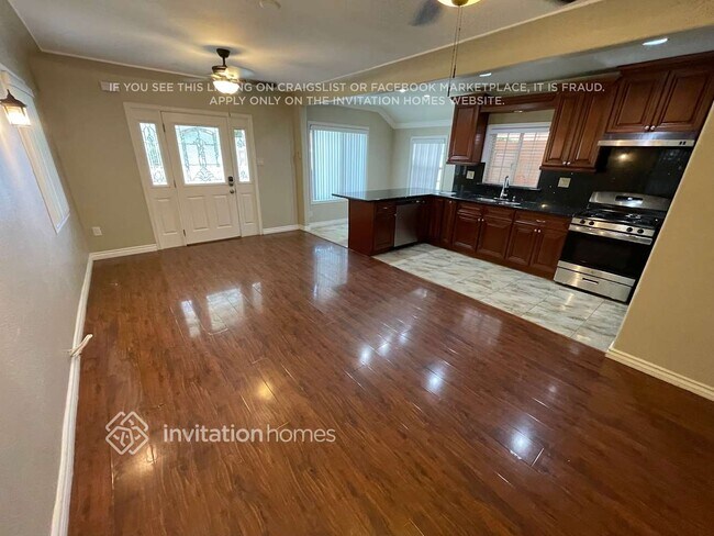 Foto del edificio - 260 E Plenty St