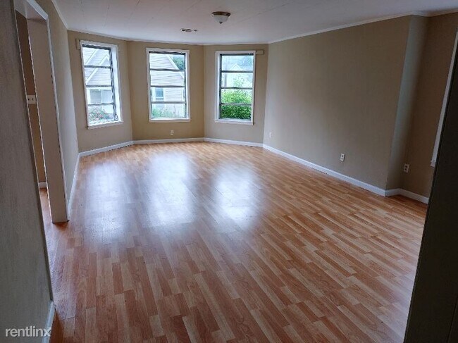 Building Photo - 113 Bourne Ave