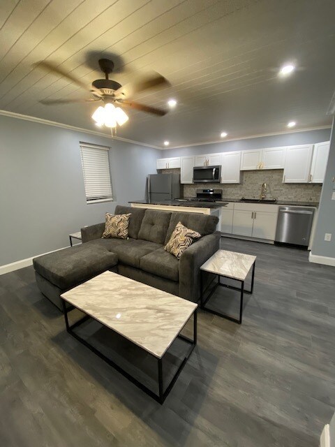 Foto del edificio - 1924 E Genesee St