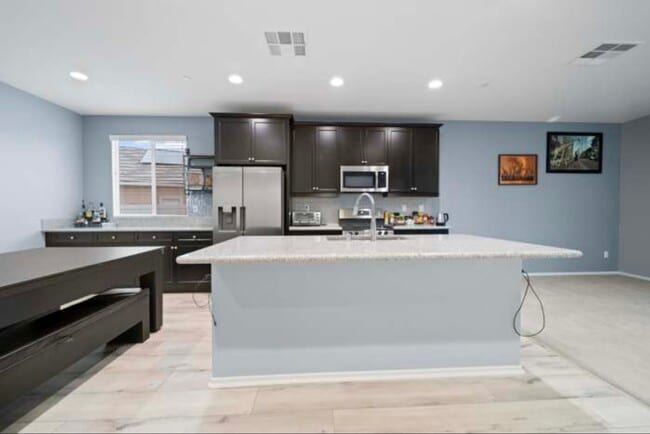Building Photo - 44060 Buckeye Ct