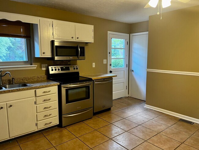 Building Photo - 9702 Walnutwood Way