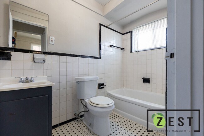 Foto del edificio - 14825 Joy Rd
