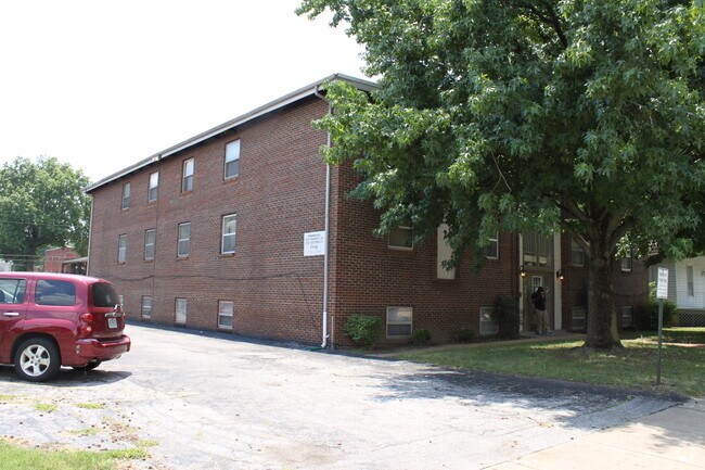 Building Photo - 7230 Southwest Ave