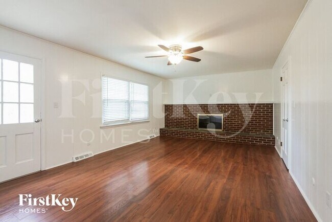 Foto del edificio - 640 Ashford Dr
