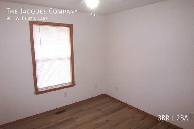 Foto del edificio - 901 W Dustin Ln