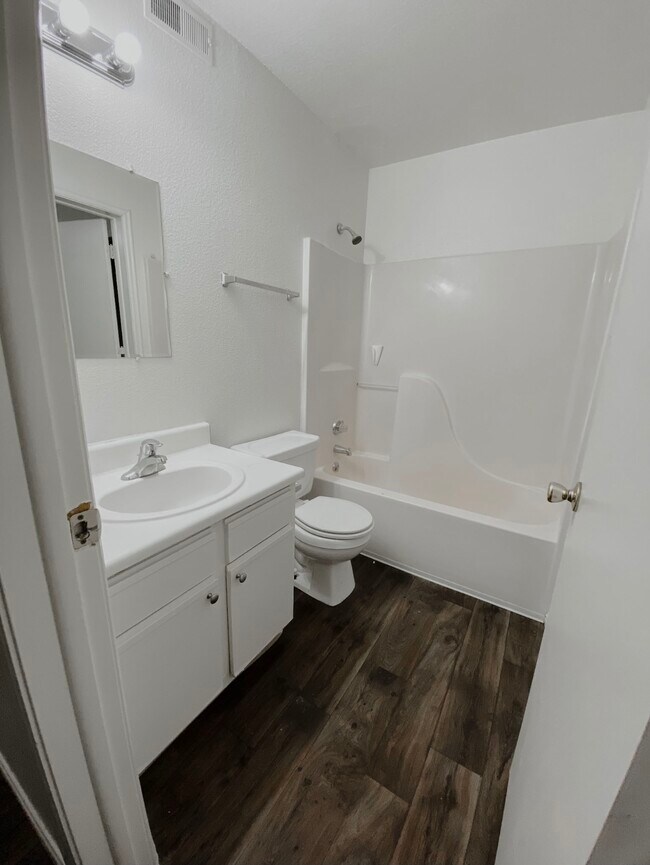Baño - North Pointe Apartments