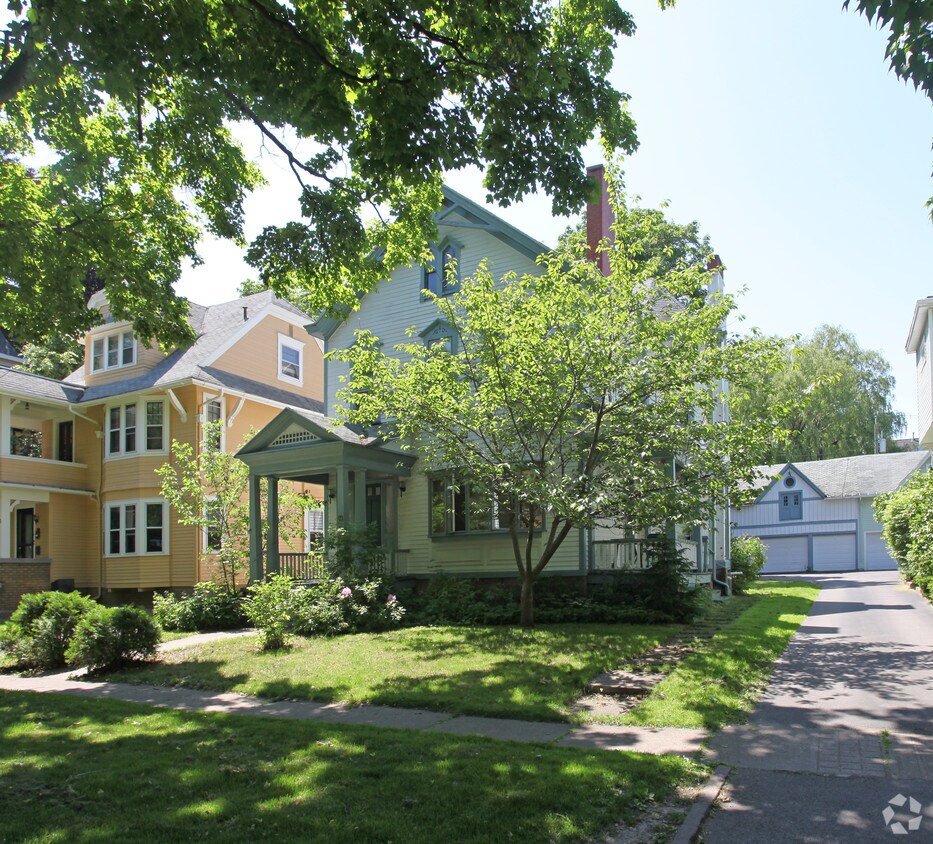 Building Photo - 18 Vick Park B