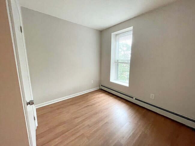 Building Photo - 76 Hammond St