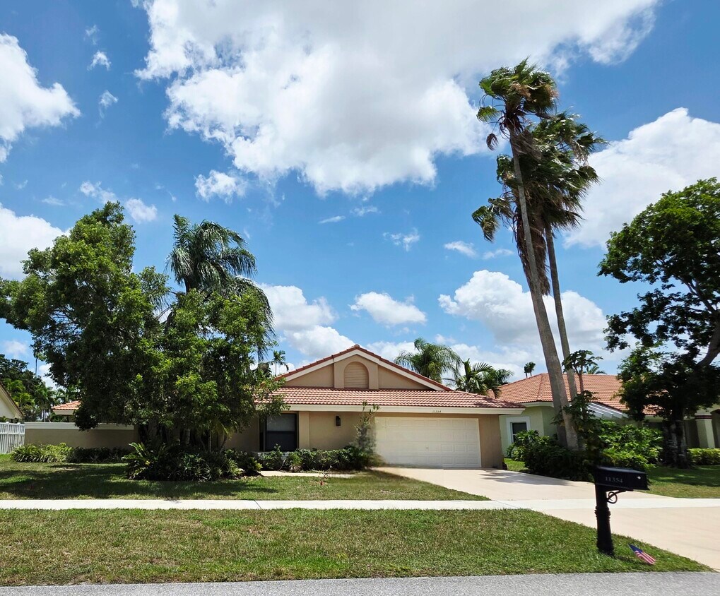 Primary Photo - 11354 Island Lakes Ln
