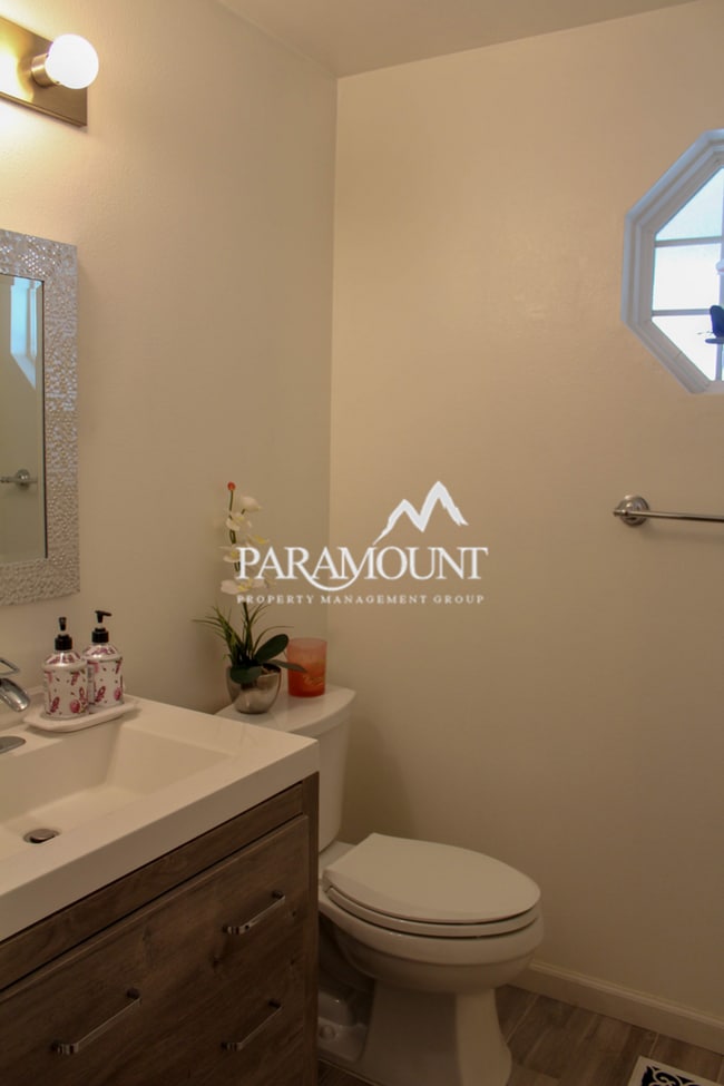 Building Photo - Spacious 4-Bedroom House in Bremerton!