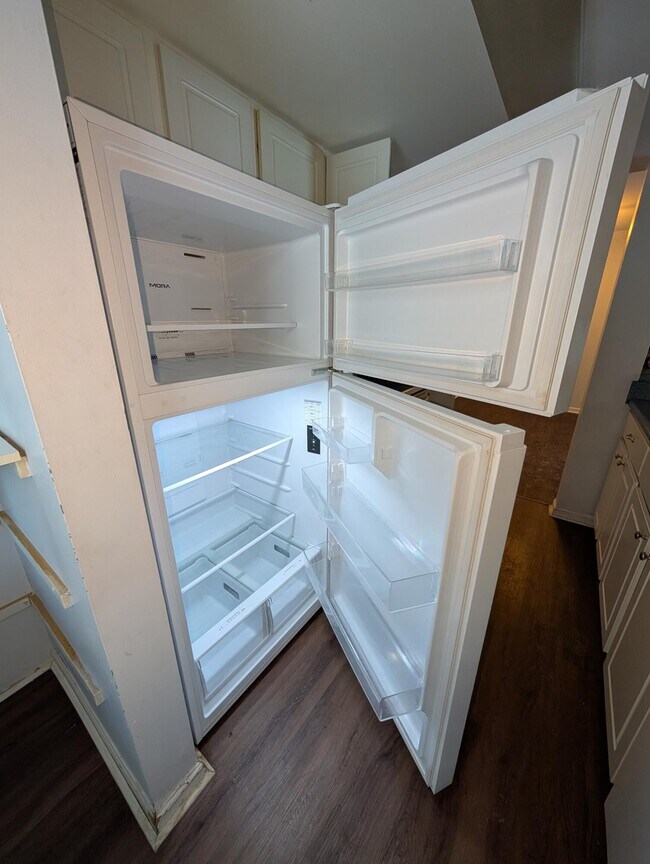 Foto del edificio - 849 Brandon Ave