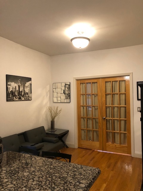 Foto principal - 211 W 88th St