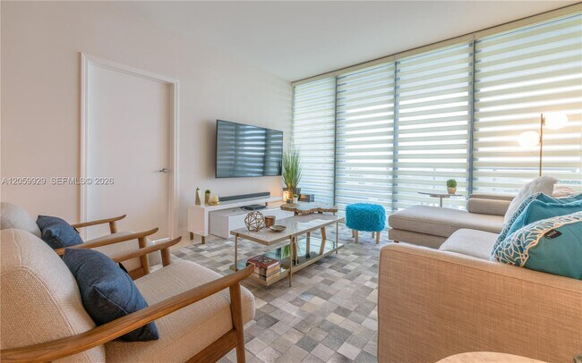 Foto del edificio - 601 NE 36th St