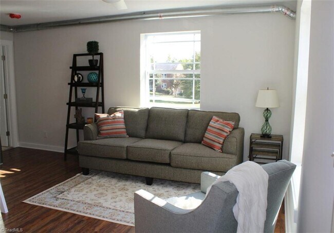 Foto del edificio - 1.5 Holly Ave NW