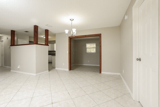 Building Photo - 208 12 League Cir