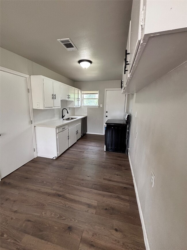 Building Photo - 3521 Grassmere St