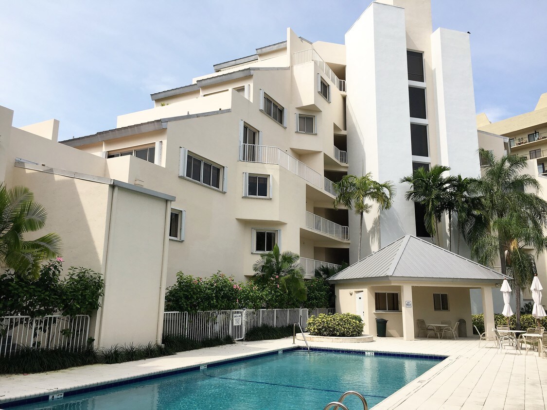 50 Ocean Ln Dr, Key Biscayne, FL 33149 Condo for Rent in Key Biscayne