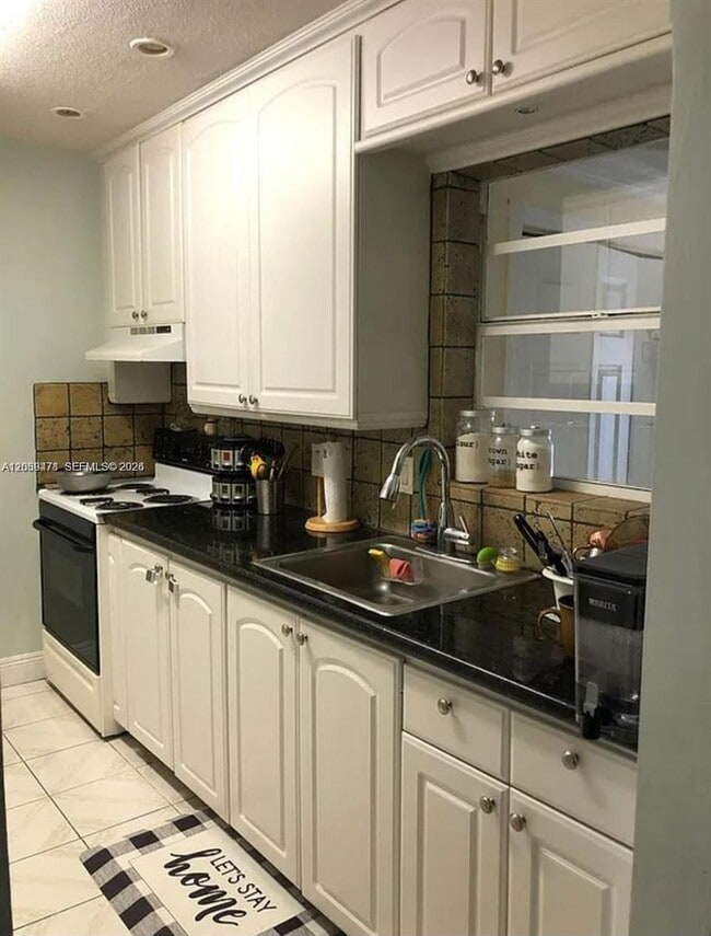 Foto del edificio - 5813 SW 140th Ave