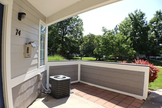 Building Photo - Comfortable 2-Bedroom Townhome in a Well-M...