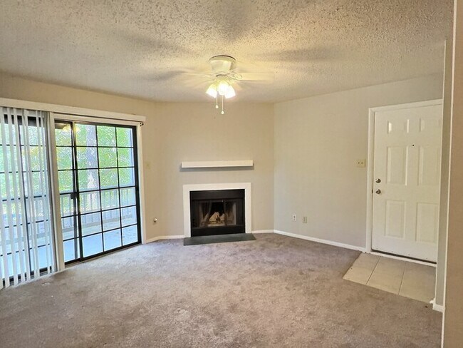 Foto del edificio - 3803 Chimney Ridge Pl