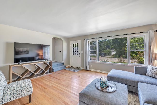 Building Photo - 710 Grignon St