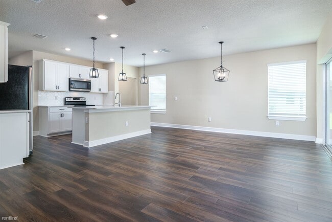 Building Photo - 4 br, 2 bath House - 8933 Royal River Cir
