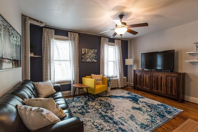 Living Room / Dining Room - 440 E Orange St