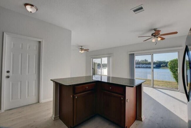 Building Photo - Emerald Vista, Lake Worth Beach, FL 33461 ...