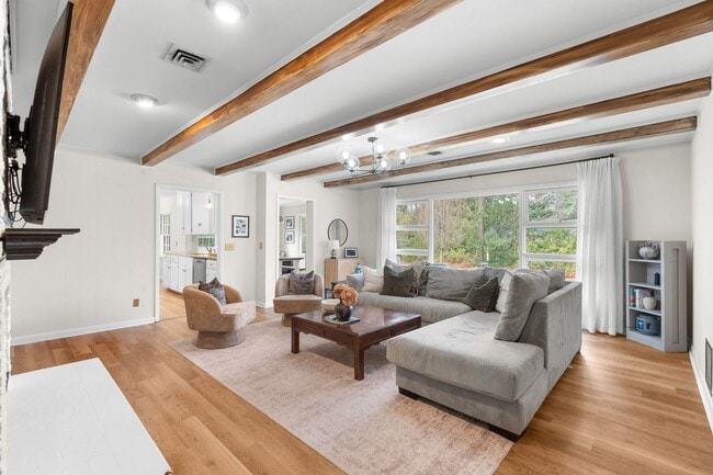 Building Photo - 106 Benson Dr