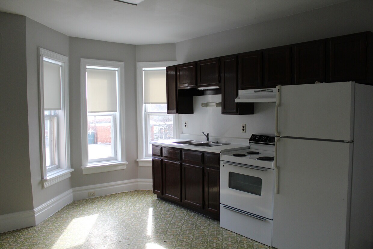 121 E Pomfret St Unit 3, Carlisle, PA 17013 Apartments at 121 E