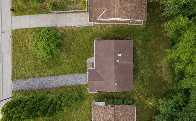 Building Photo - AVAILABLE SEPT 1ST!! BEAUTIFUL 3 BEDROOM HOME IN WILKINS TOWNSHIP!
