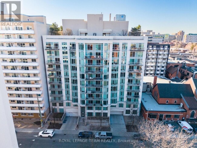 Building Photo - 138 Somerset St W