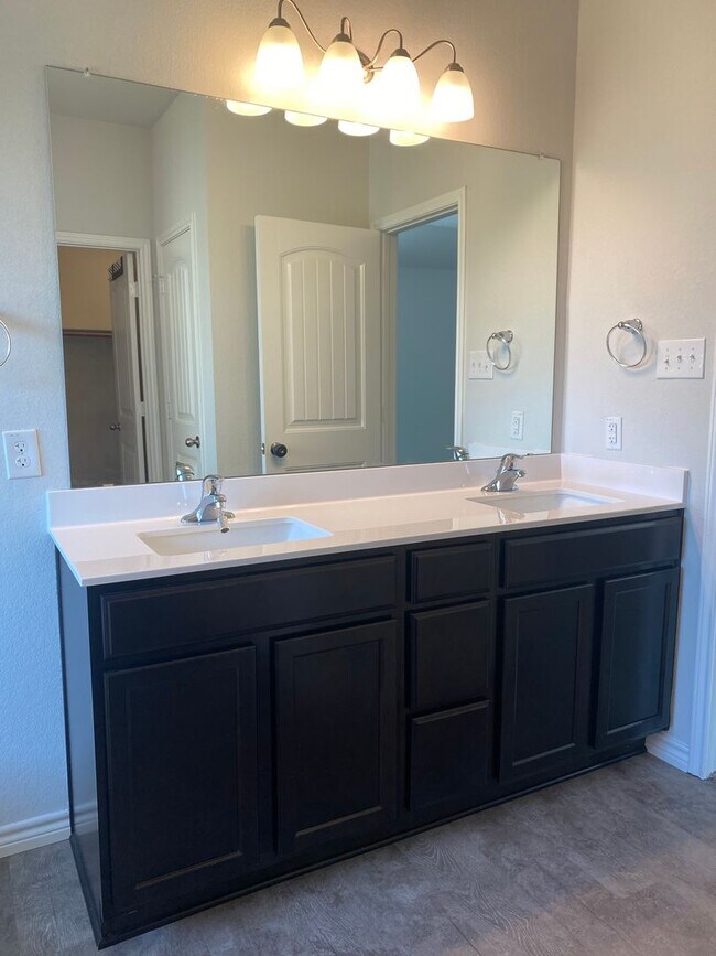 Building Photo - 4 BEDROOM PLUS AN OFFICE, BELTON ISD