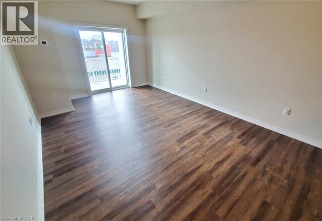 Photo du bâtiment - 290 Liberty St N