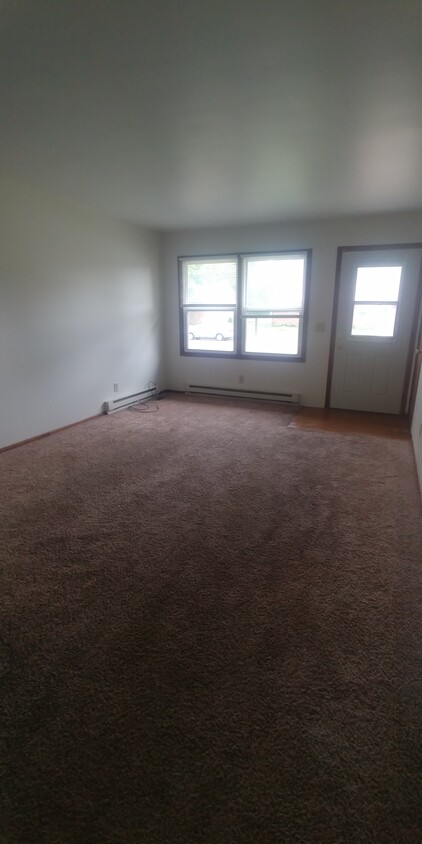 Primary Photo - 3058 Runway Ave