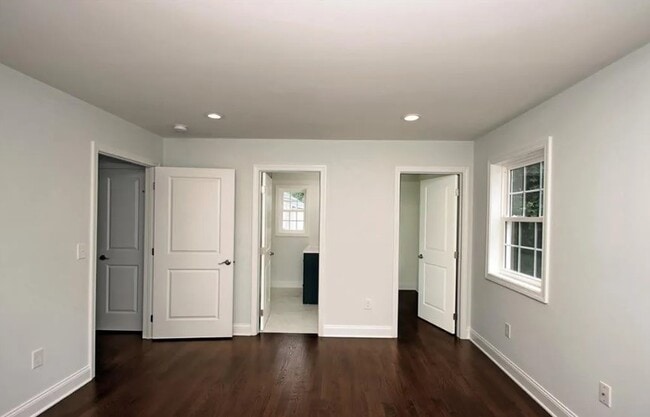 Building Photo - 55 Lycett St
